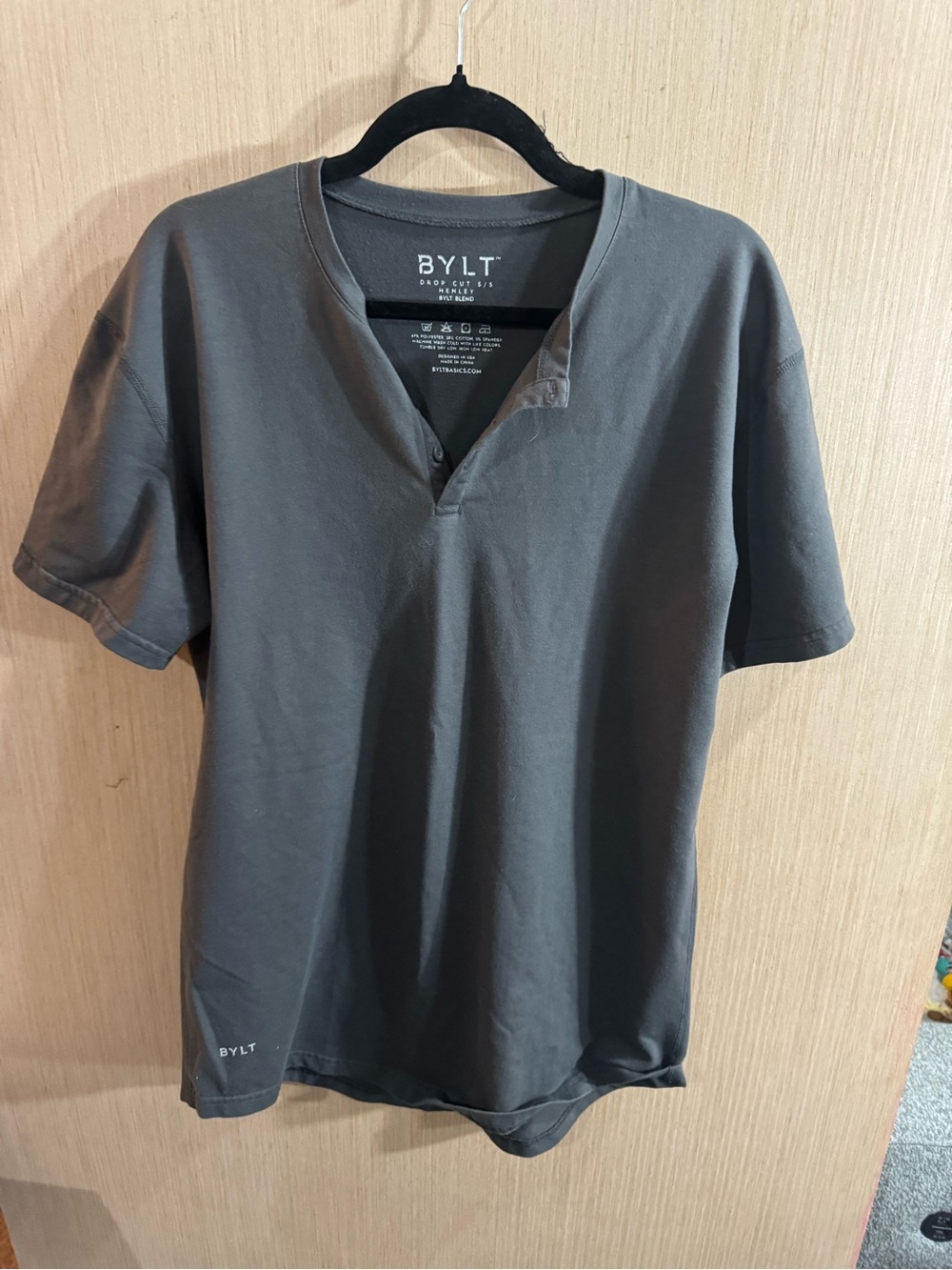 Men's BYLT Charcoal Short-Sleeve Drop Cut Henley T-Shirt Size Large